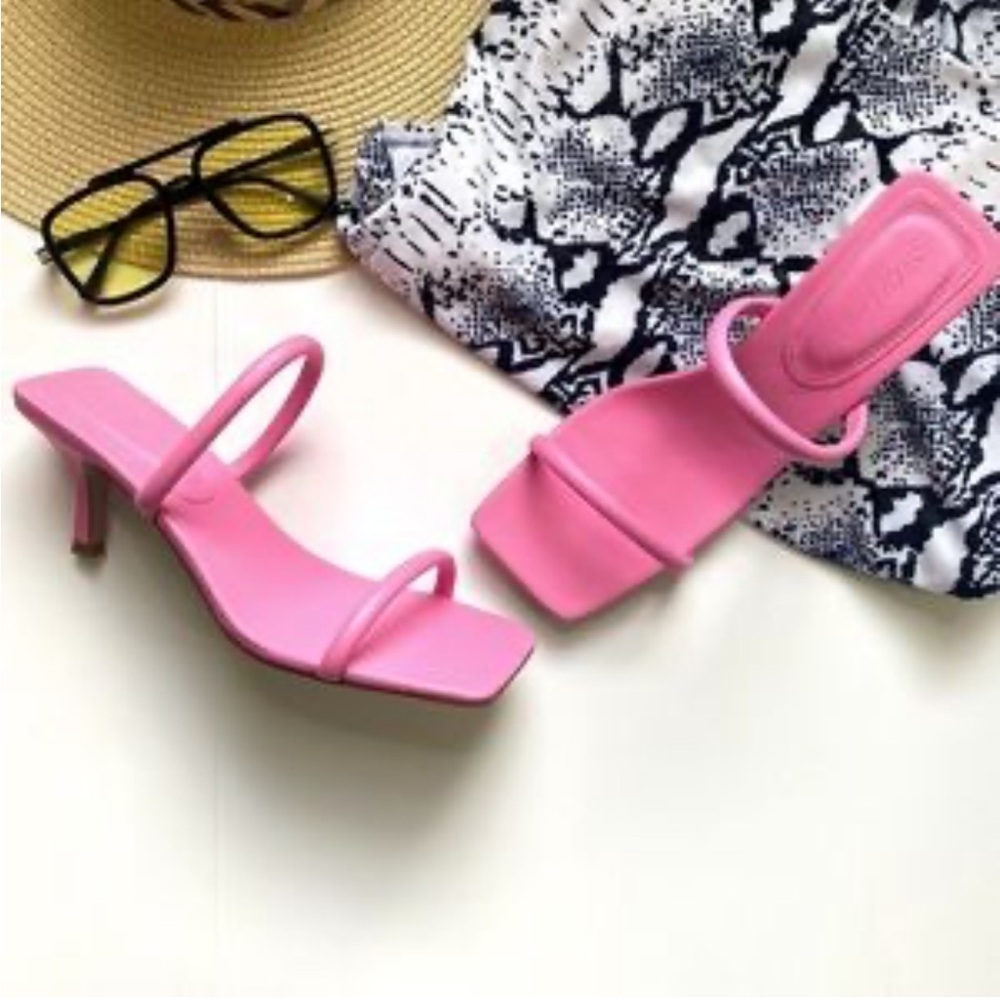 NIB SODA CANARY-S TWO-STRAP HEELED WOMEN"S SANDALS